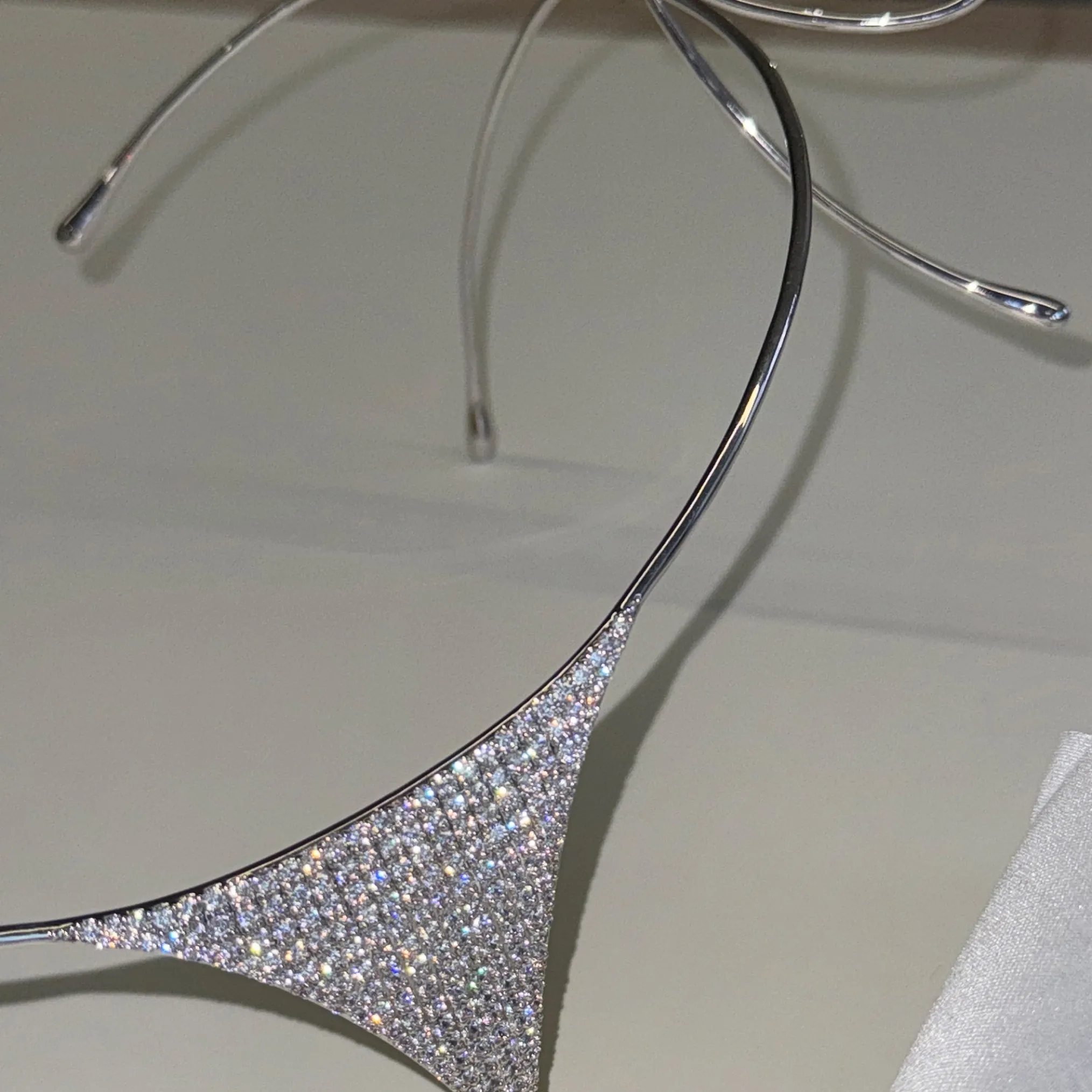 Island / Bowknot Waist Decoration Art Piece