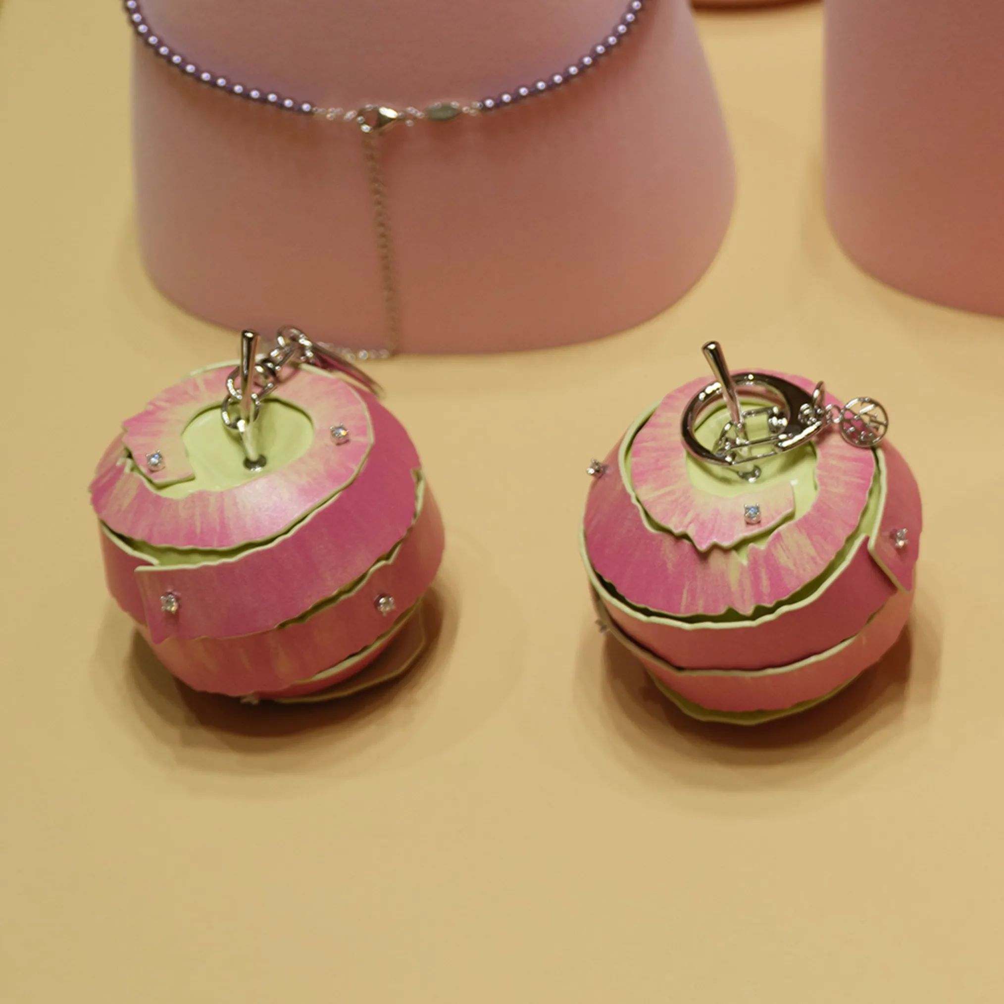 Paradise / Apple Peel Bag Charm Chain