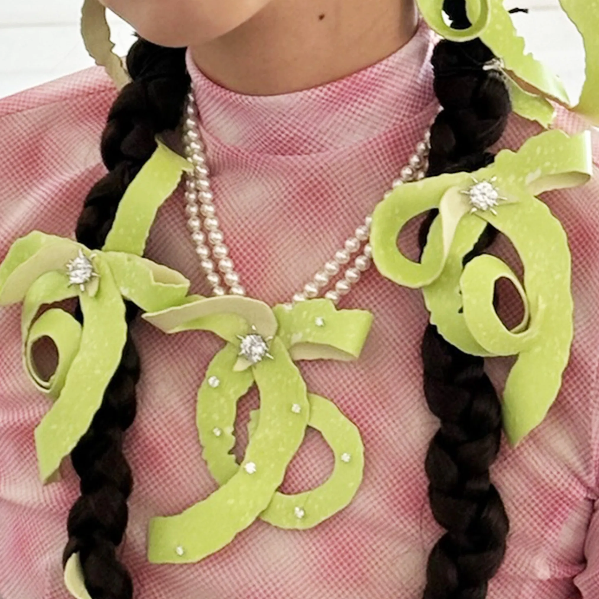 Paradise / Apple Peel Bow Pearl Necklace