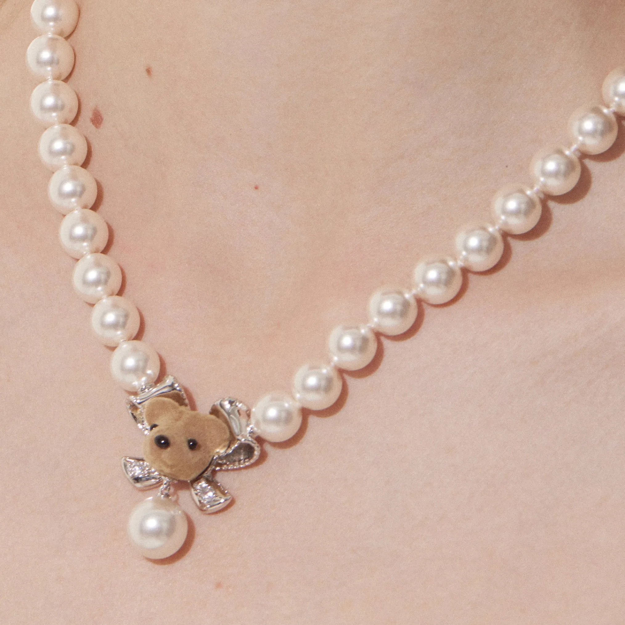 Paradise / Bear Head Bow Pearl Necklace