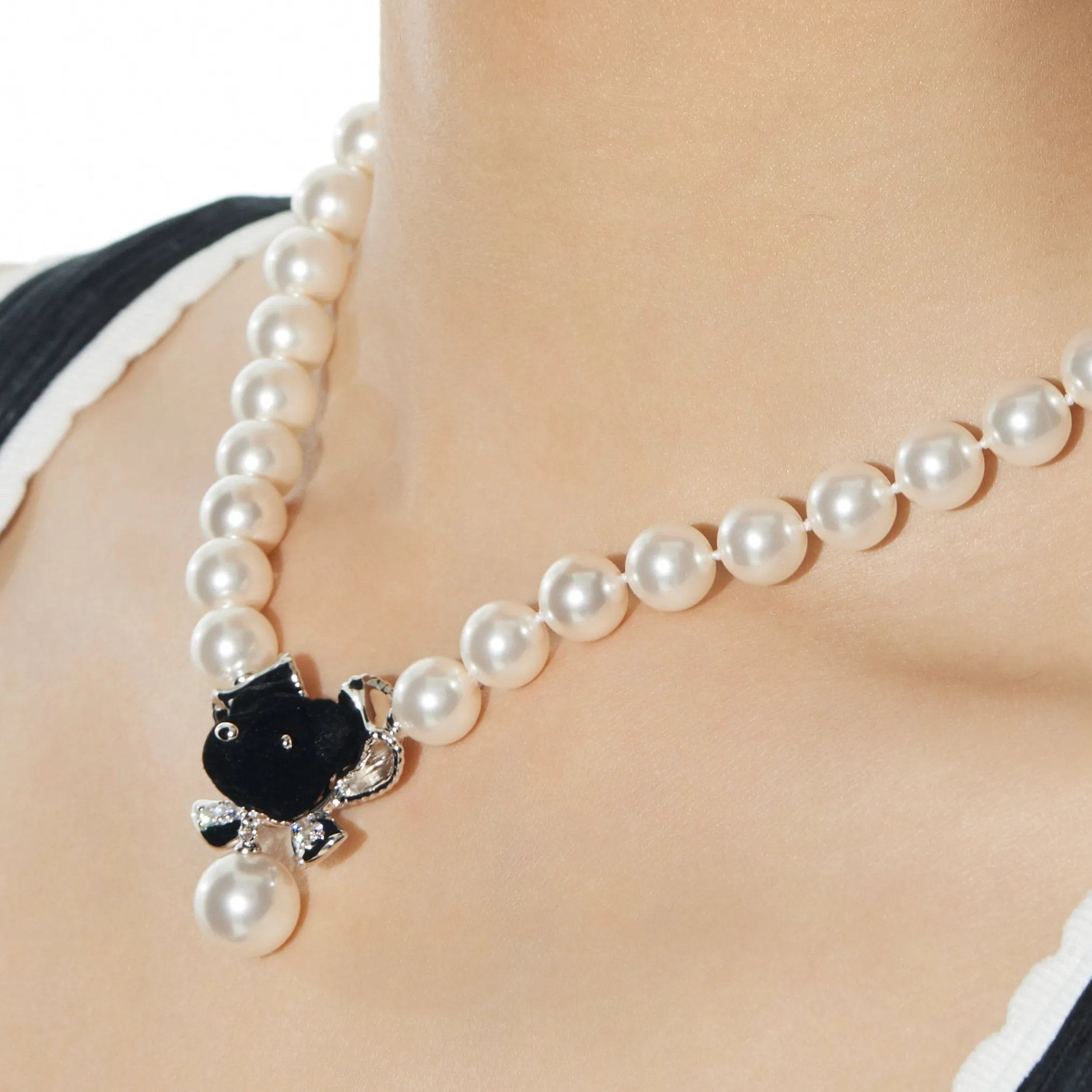 Paradise / Bear Head Bow Pearl Necklace