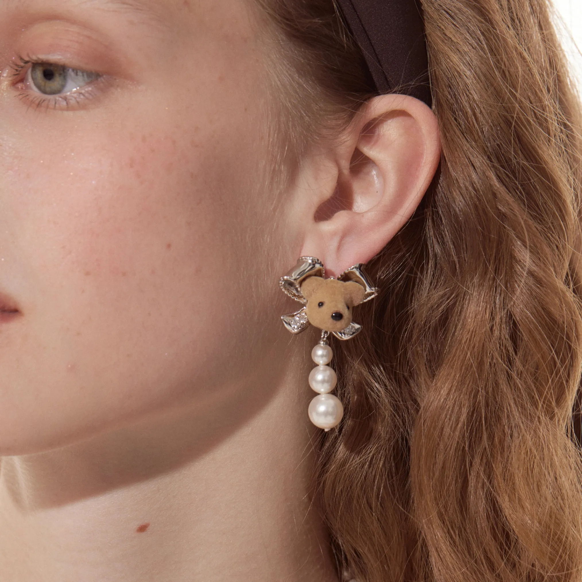 Paradise / Bear Head Bow Pearl Earrings