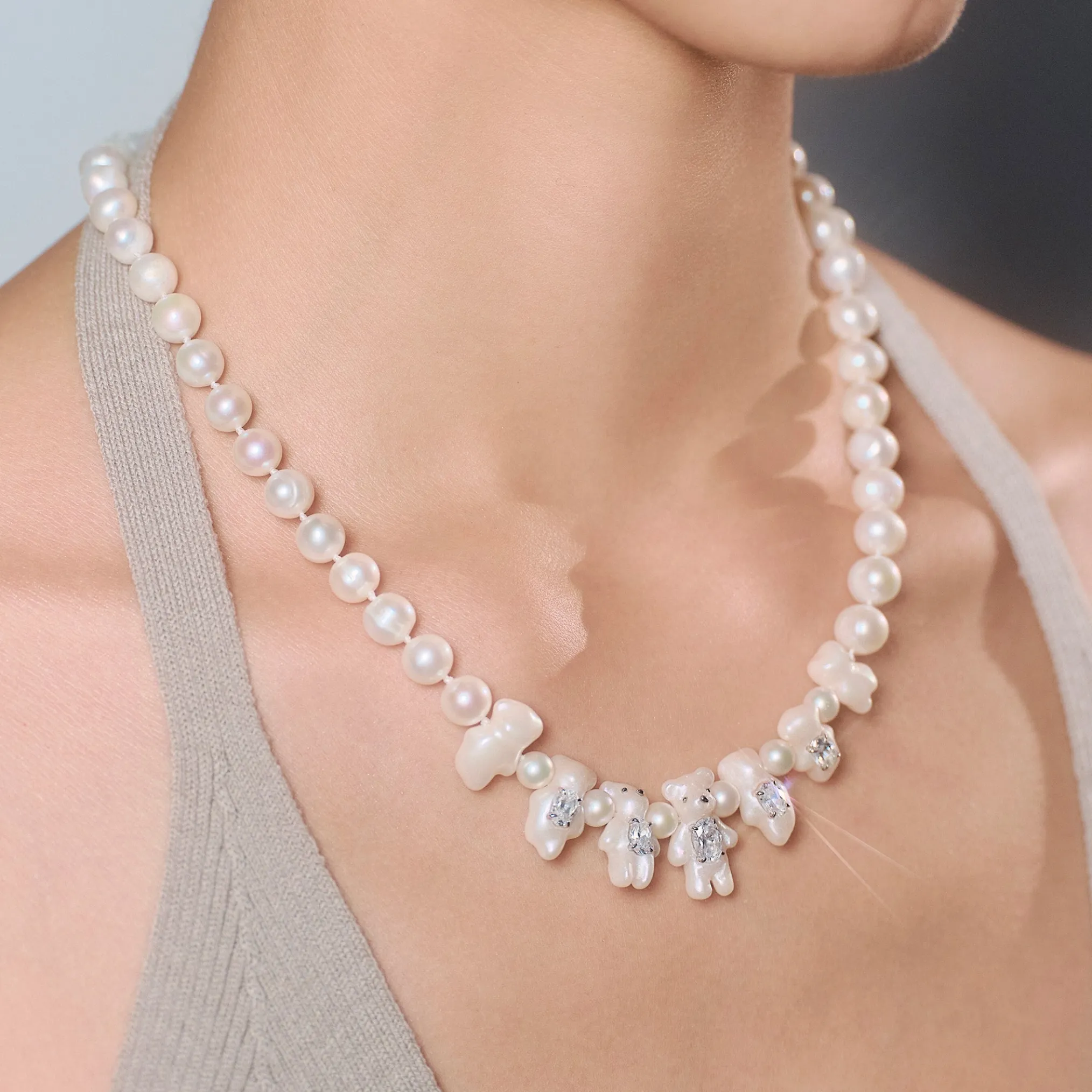 Paradise / Mini Pearlescent Bear Pearl Necklace