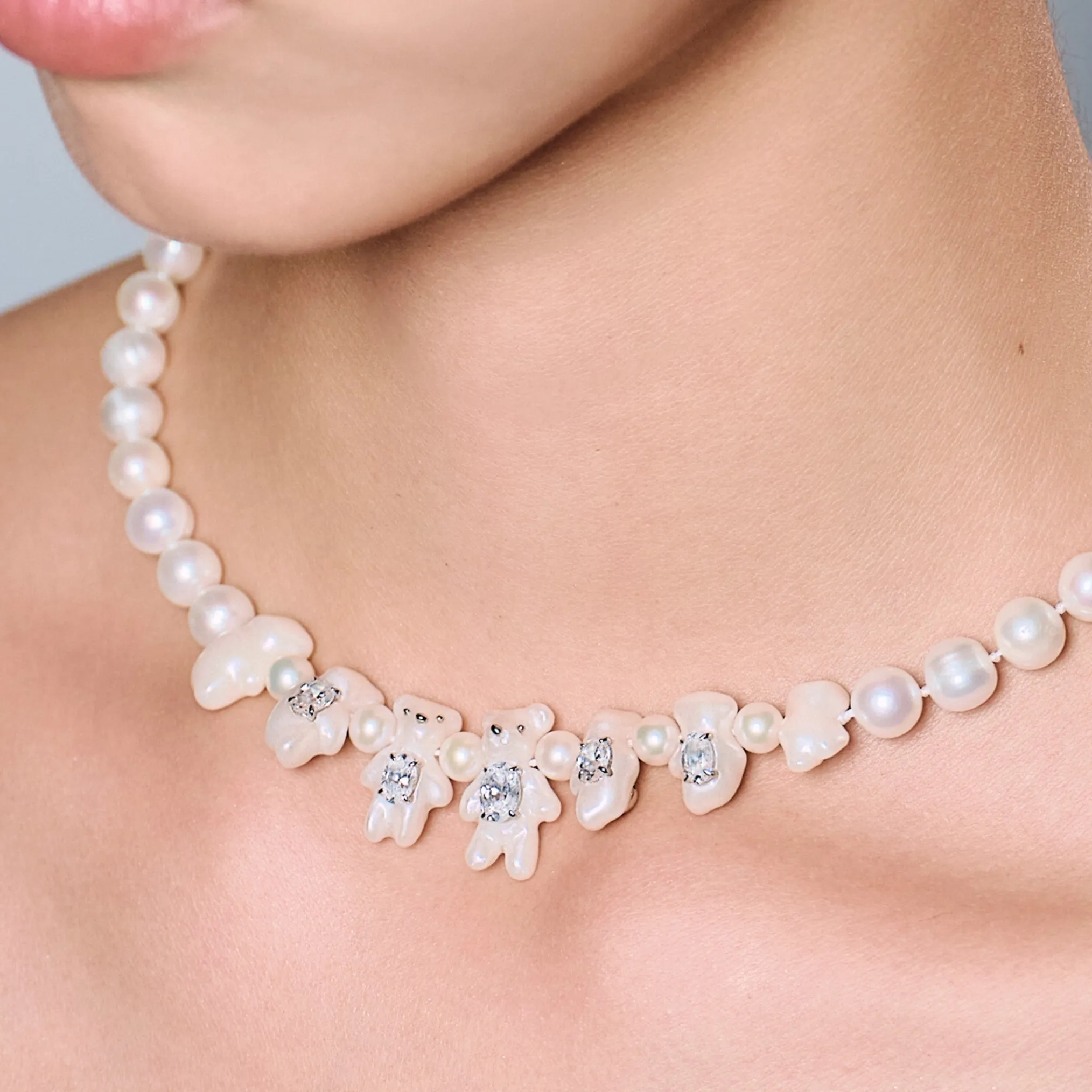 Paradise / Mini Pearlescent Bear Pearl Necklace