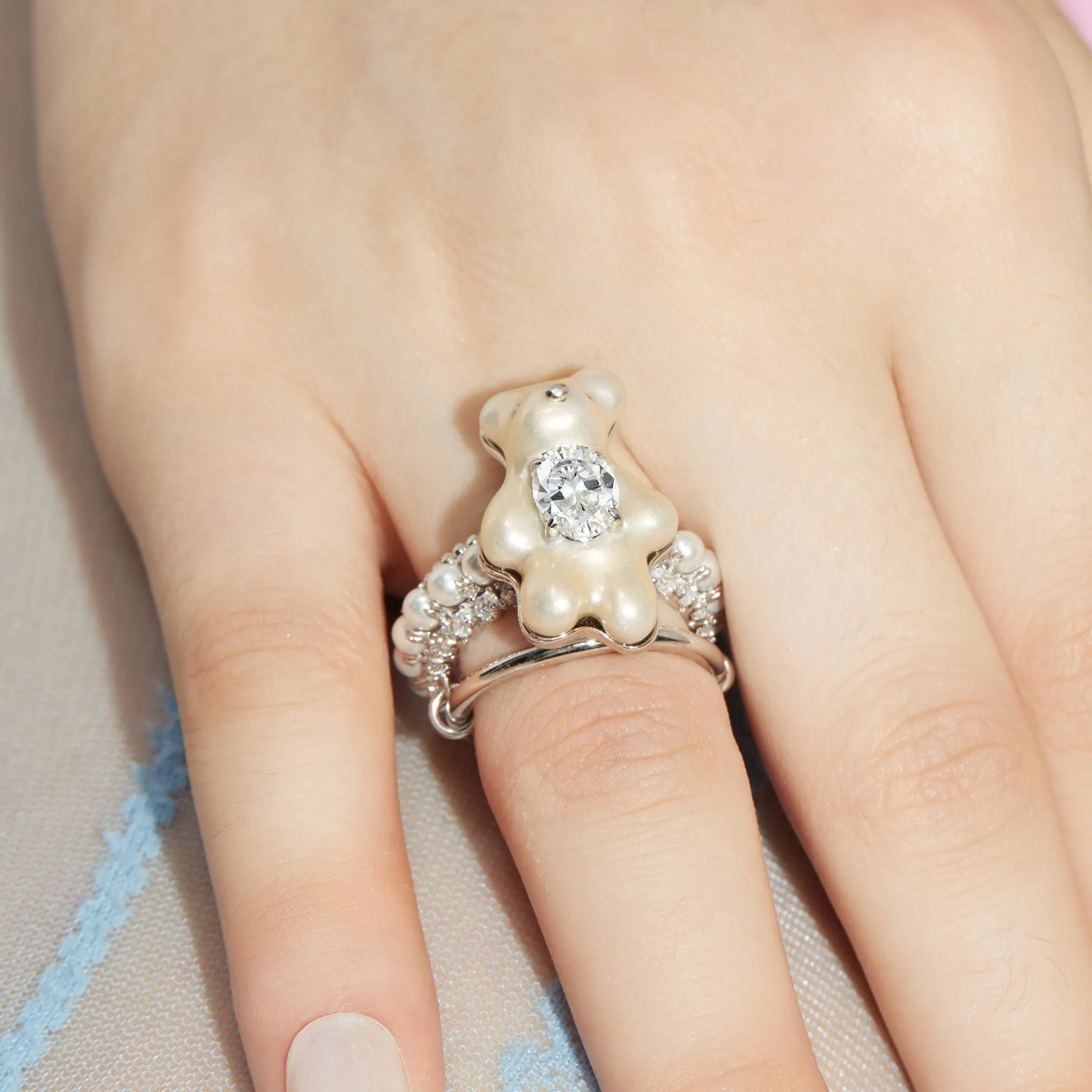 Paradise / Mini Pearlescent Bear Layers Ring
