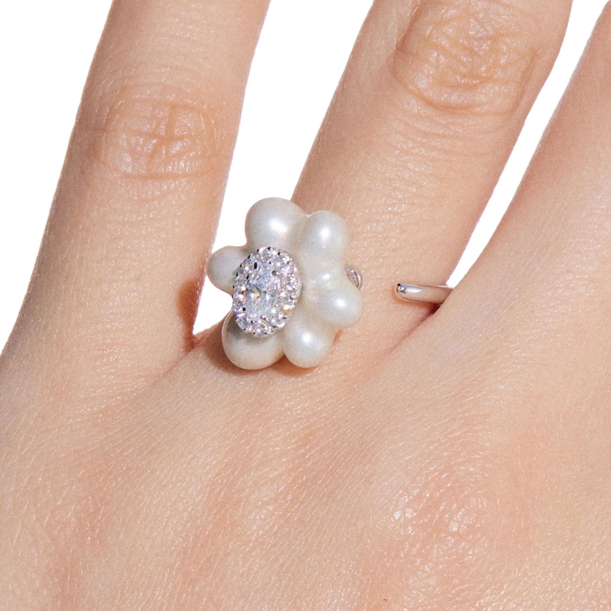 Paradise / Pearlescent Flower Ring