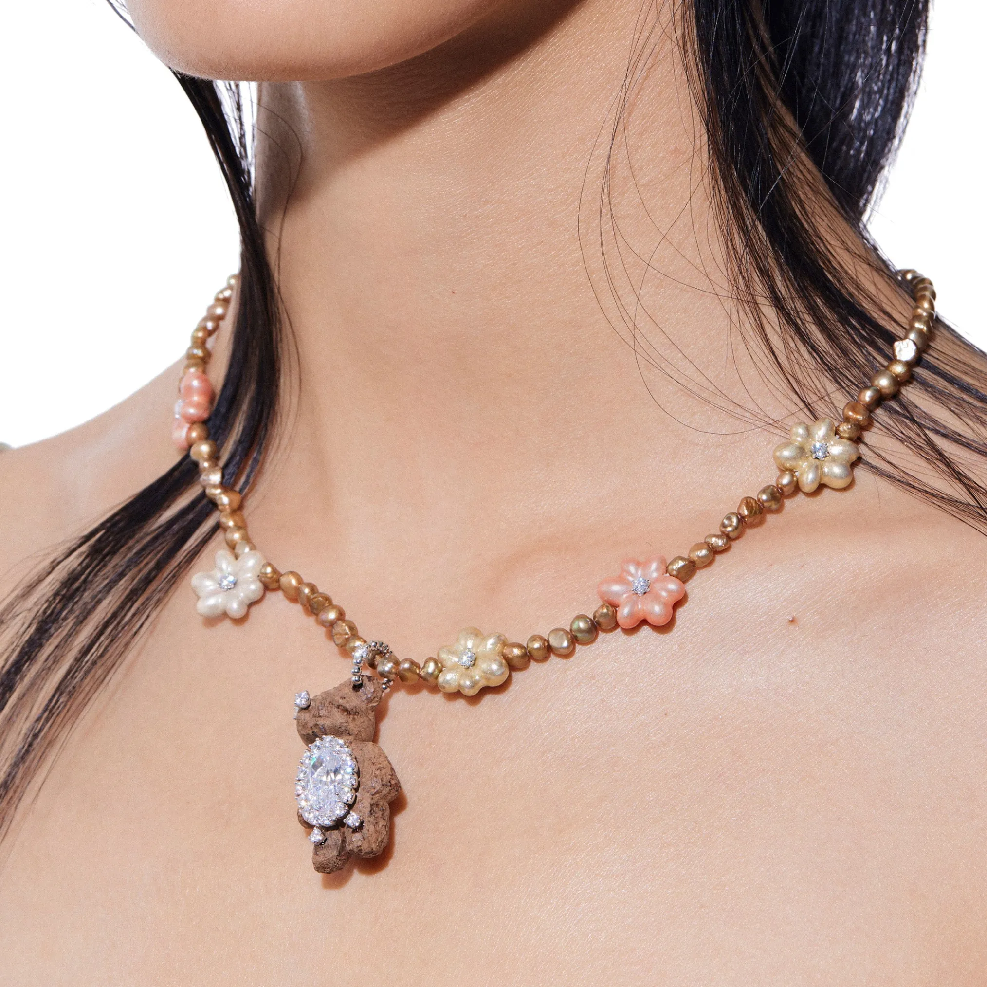Paradise / Wooden Bear Pearl Flower Necklace