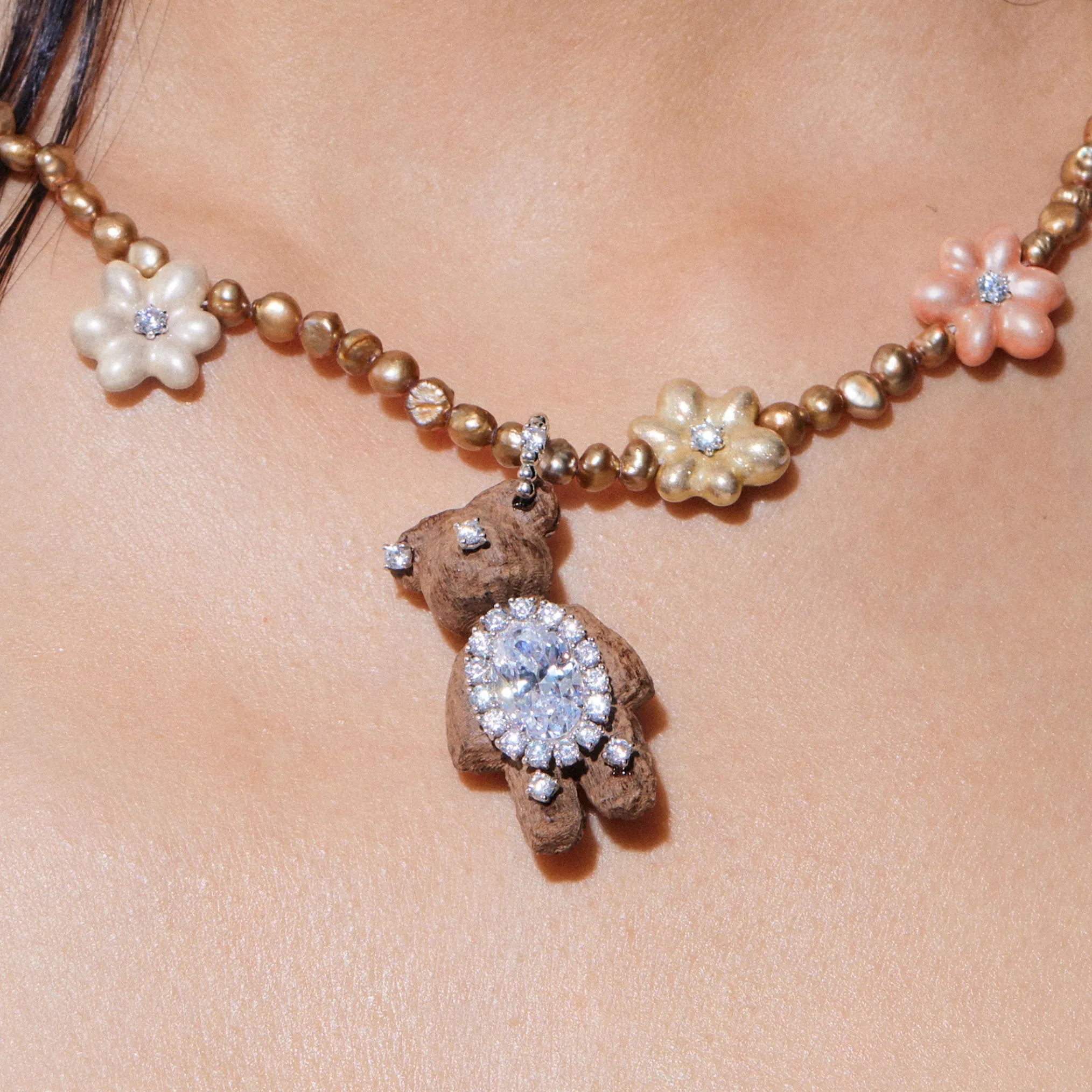 Paradise / Wooden Bear Pearl Flower Necklace