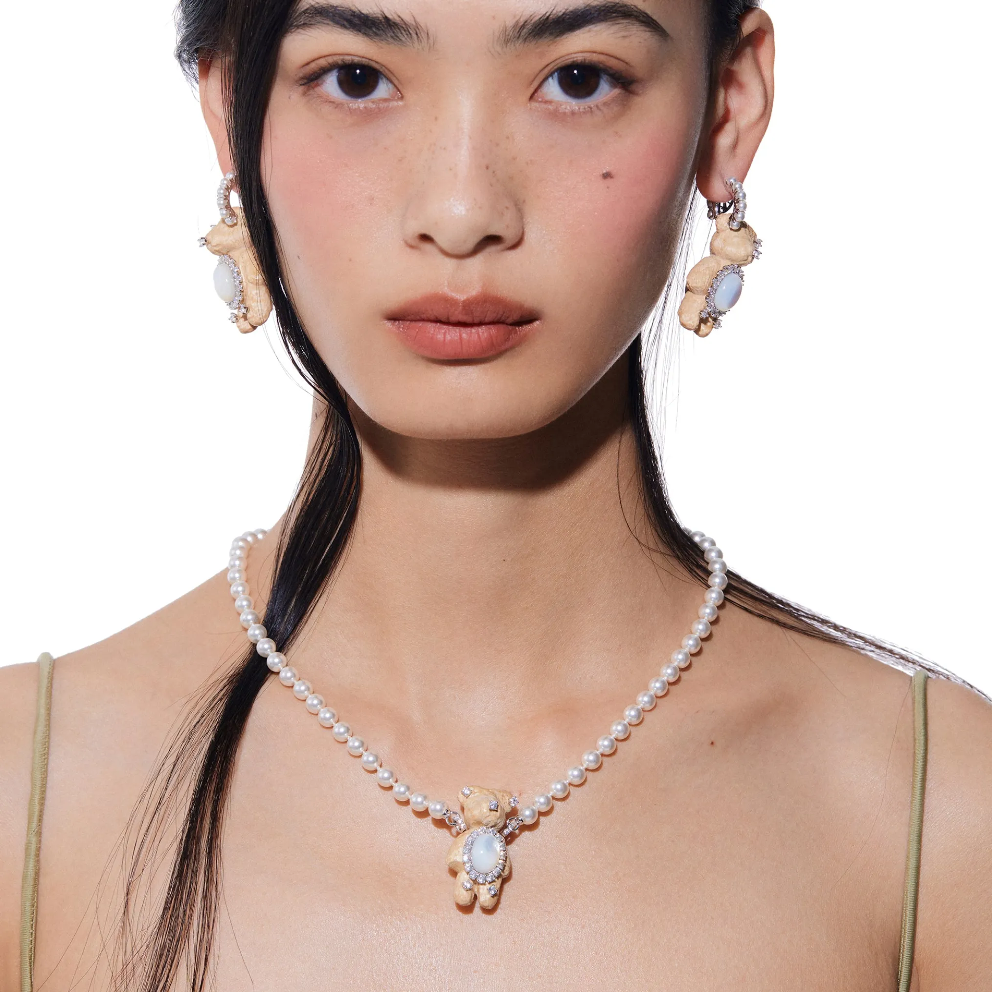 Paradise / Wooden Bear Pearl Necklace