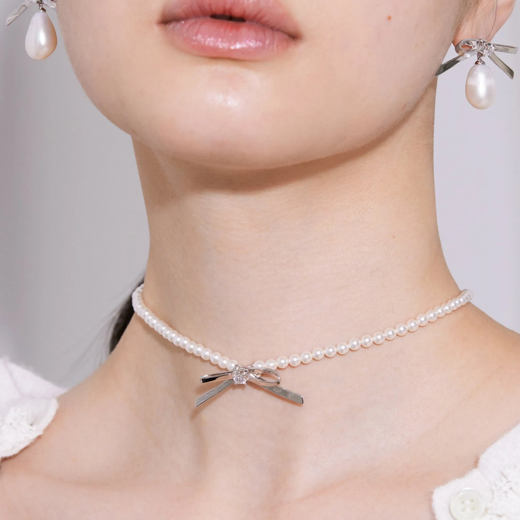 Ripple / Metal Bowknot Pearl Necklace