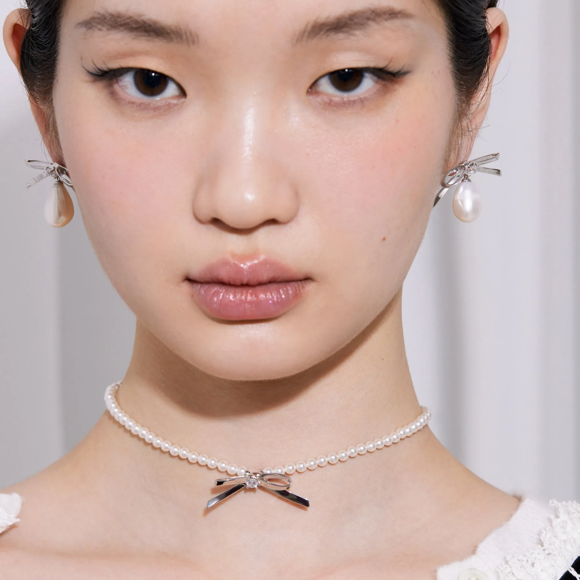 Ripple / Metal Bowknot Pearl Necklace