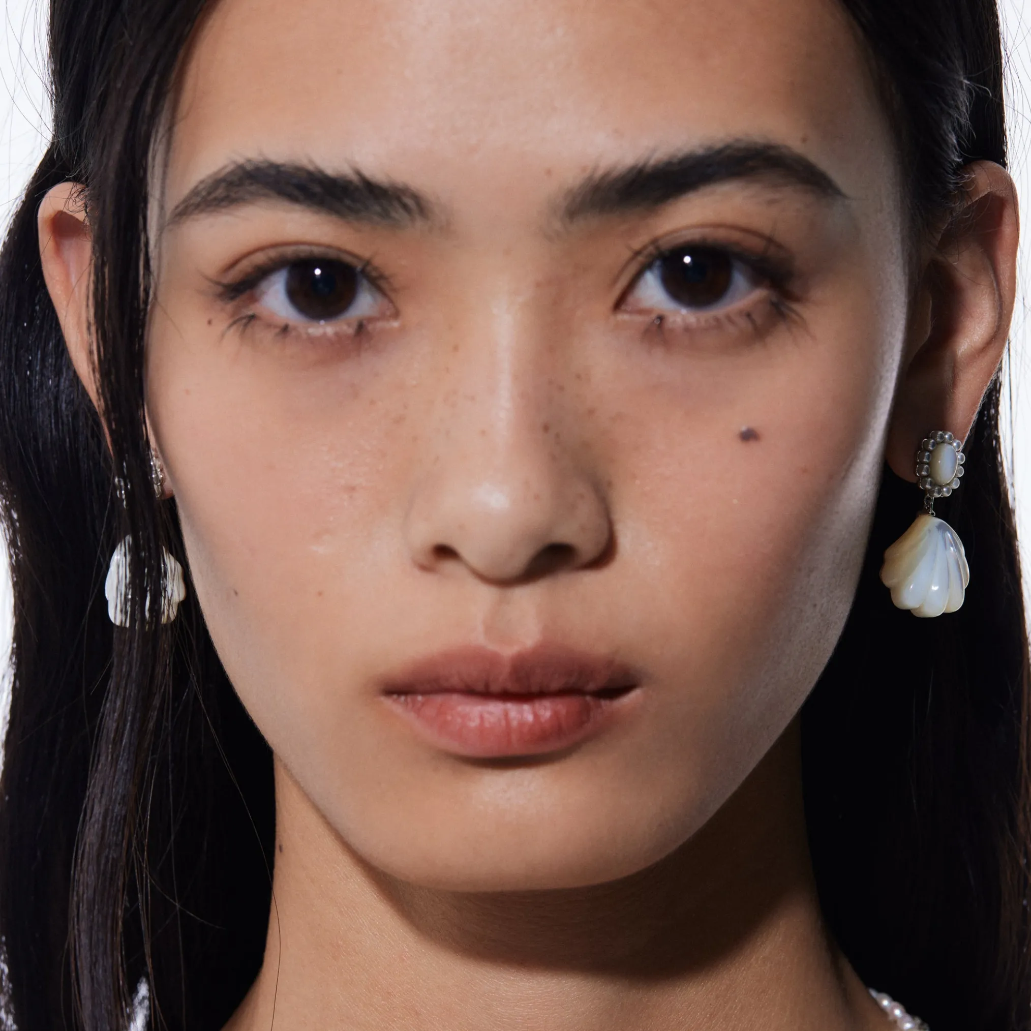 Shell / Carved Shell Pearl Earrings