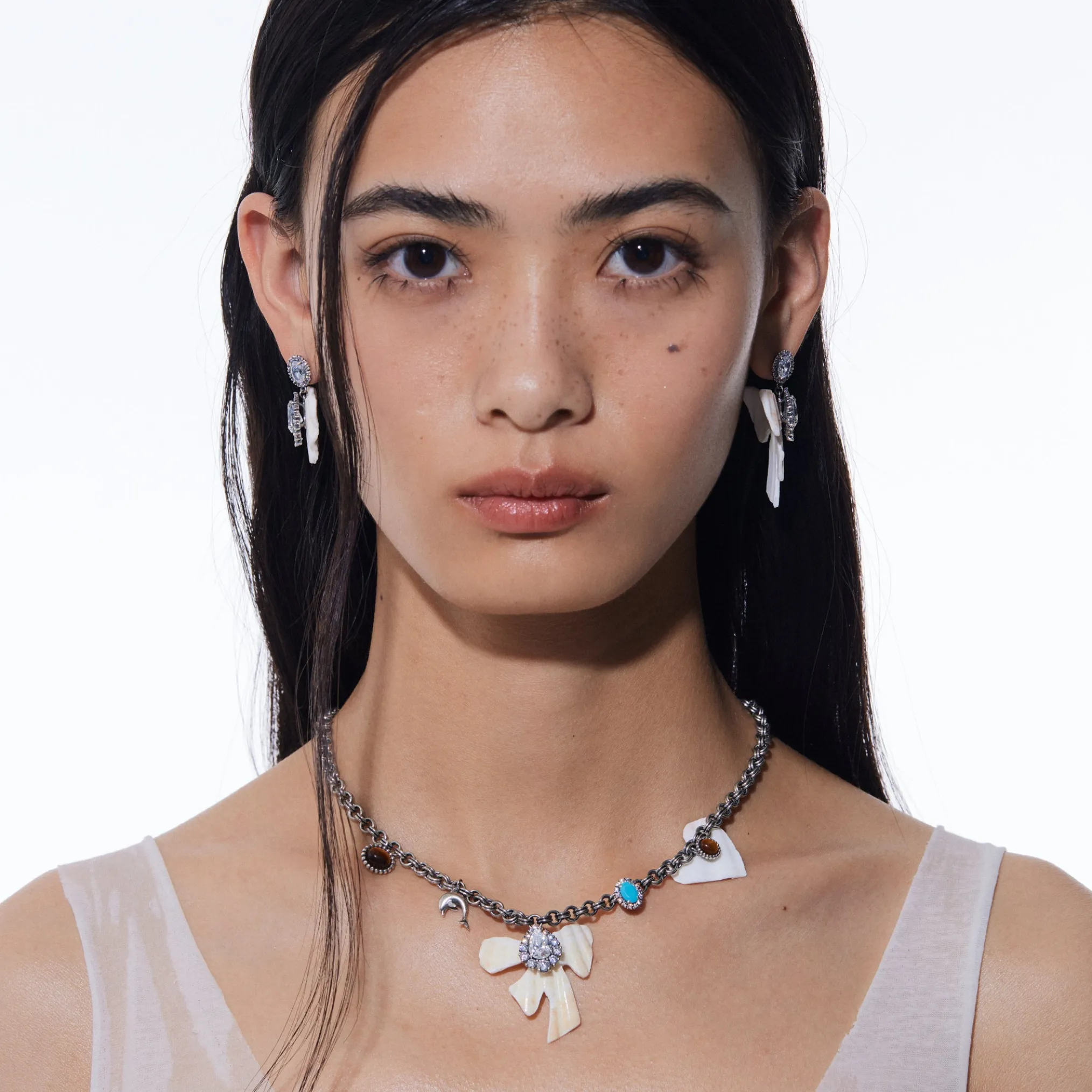 Shell / Shell Shaped Pendant Necklace