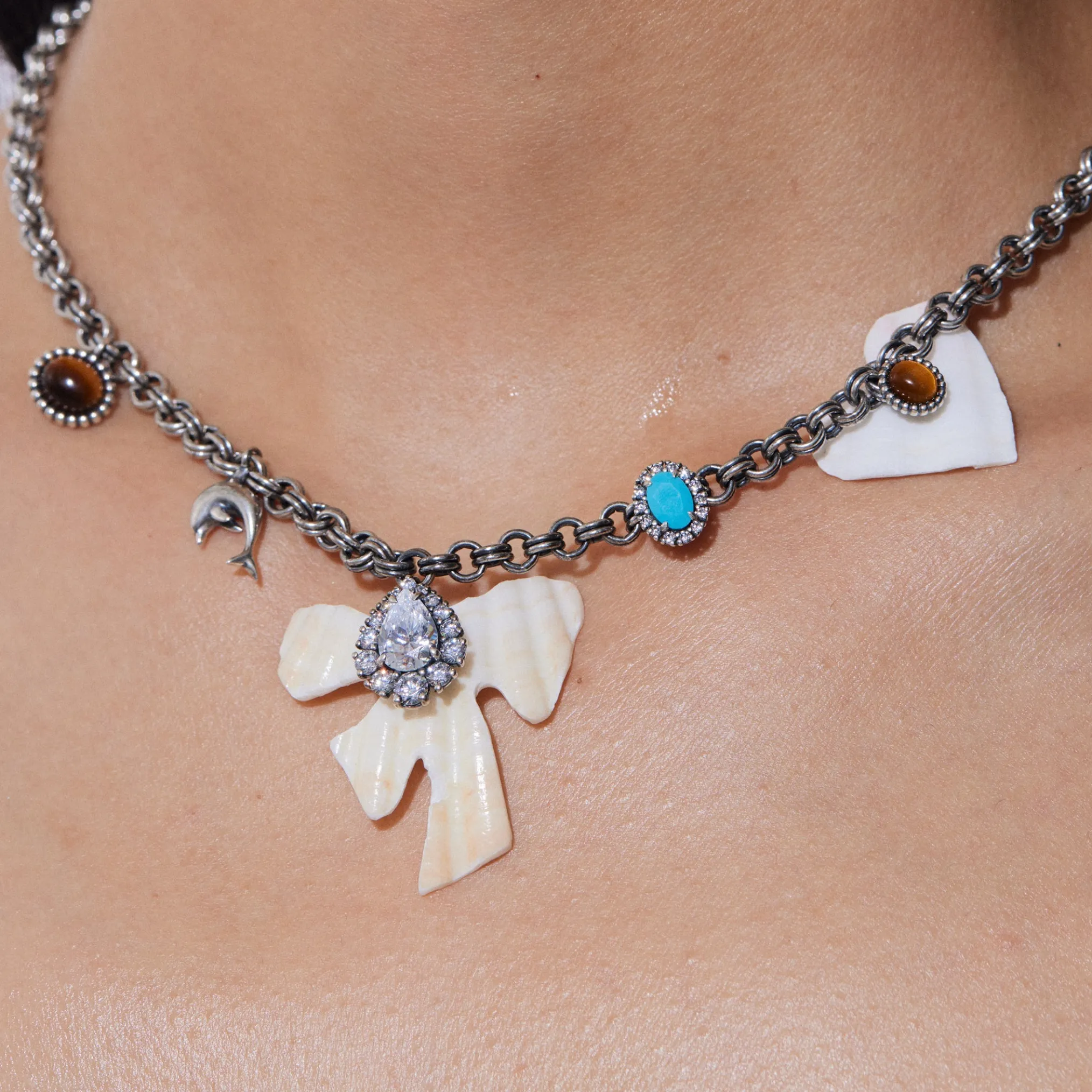 Shell / Shell Shaped Pendant Necklace