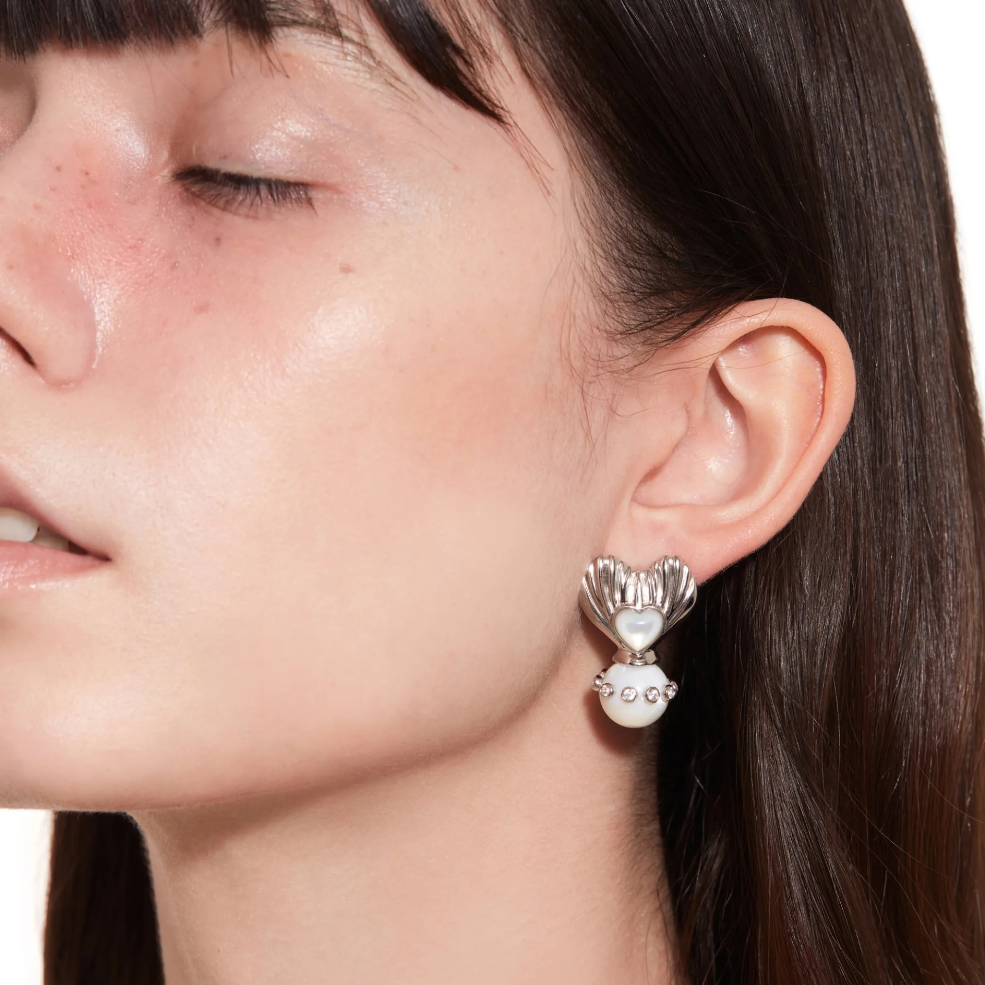 Tasty / Ball Pendant Heart Shell Earring