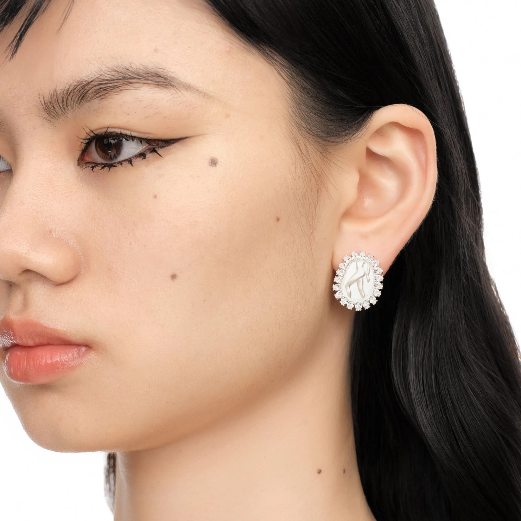 YVMIN X SHUSHUTONG / Basic Shell Sculpture Gemstone Earrings