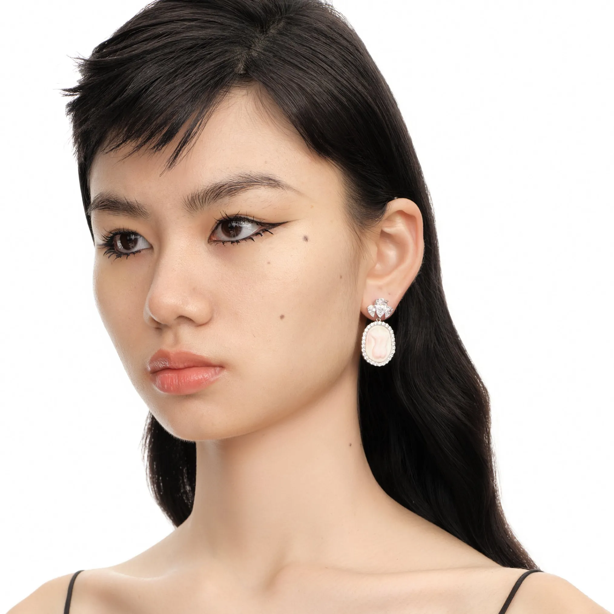 YVMIN X SHUSHUTONG / Shell Sculpture Back Gemstone Earrings