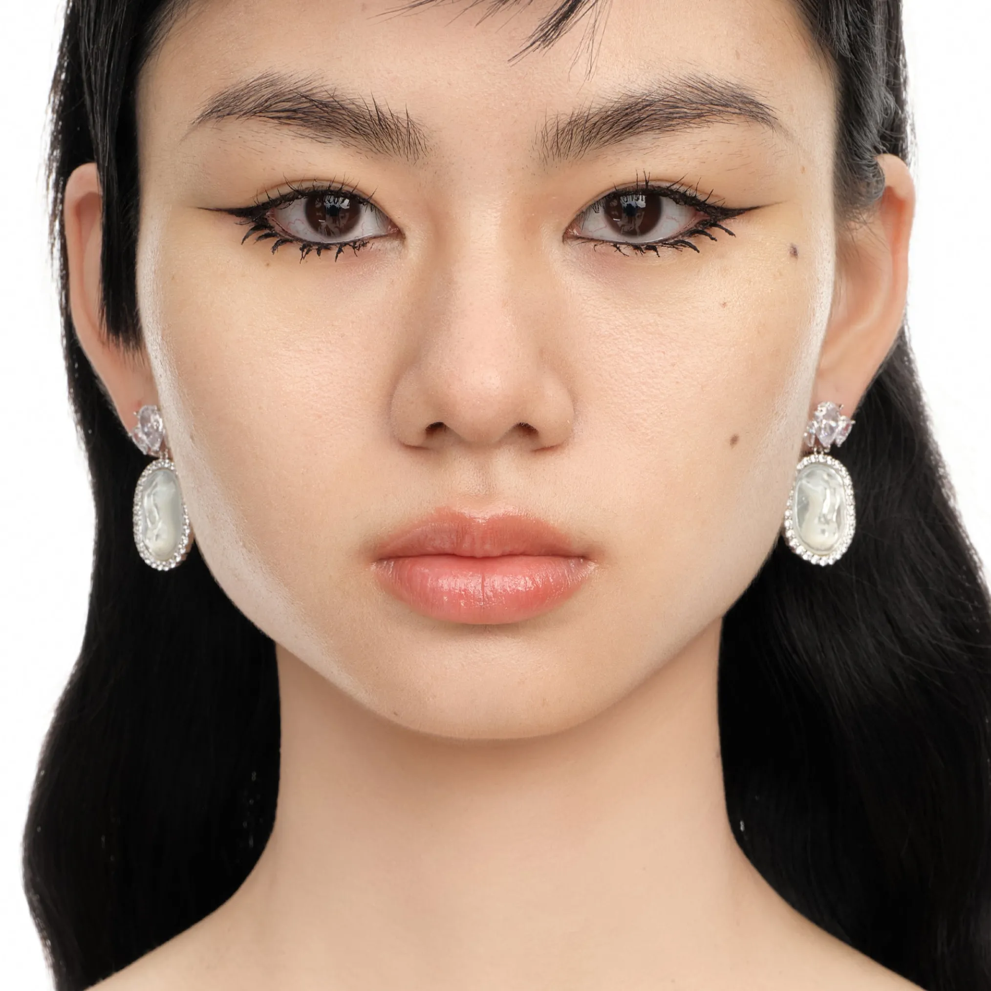 YVMIN X SHUSHUTONG / Shell Sculpture Back Gemstone Earrings