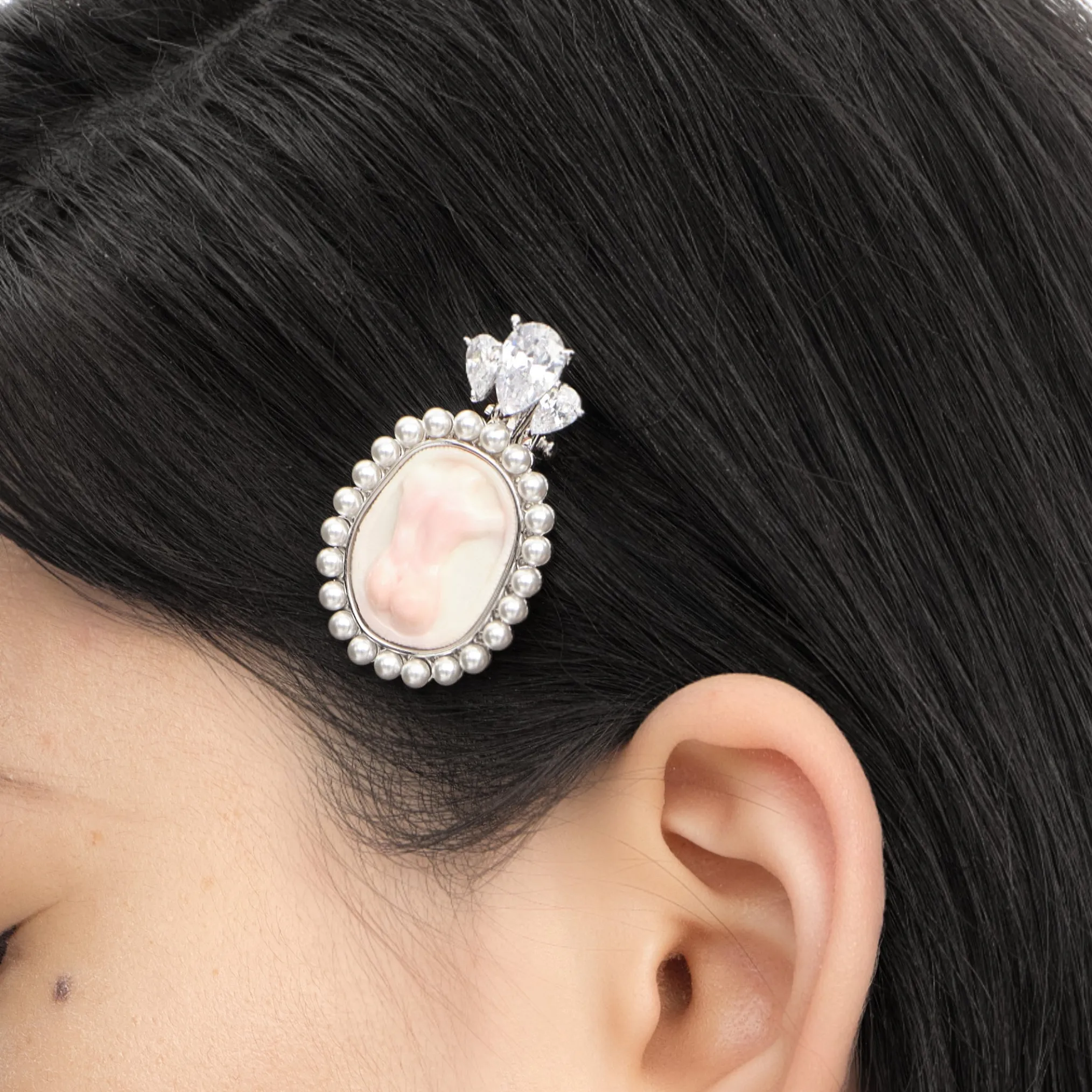 YVMIN X SHUSHUTONG / Shell Sculpture Back Pearl Hair Pin