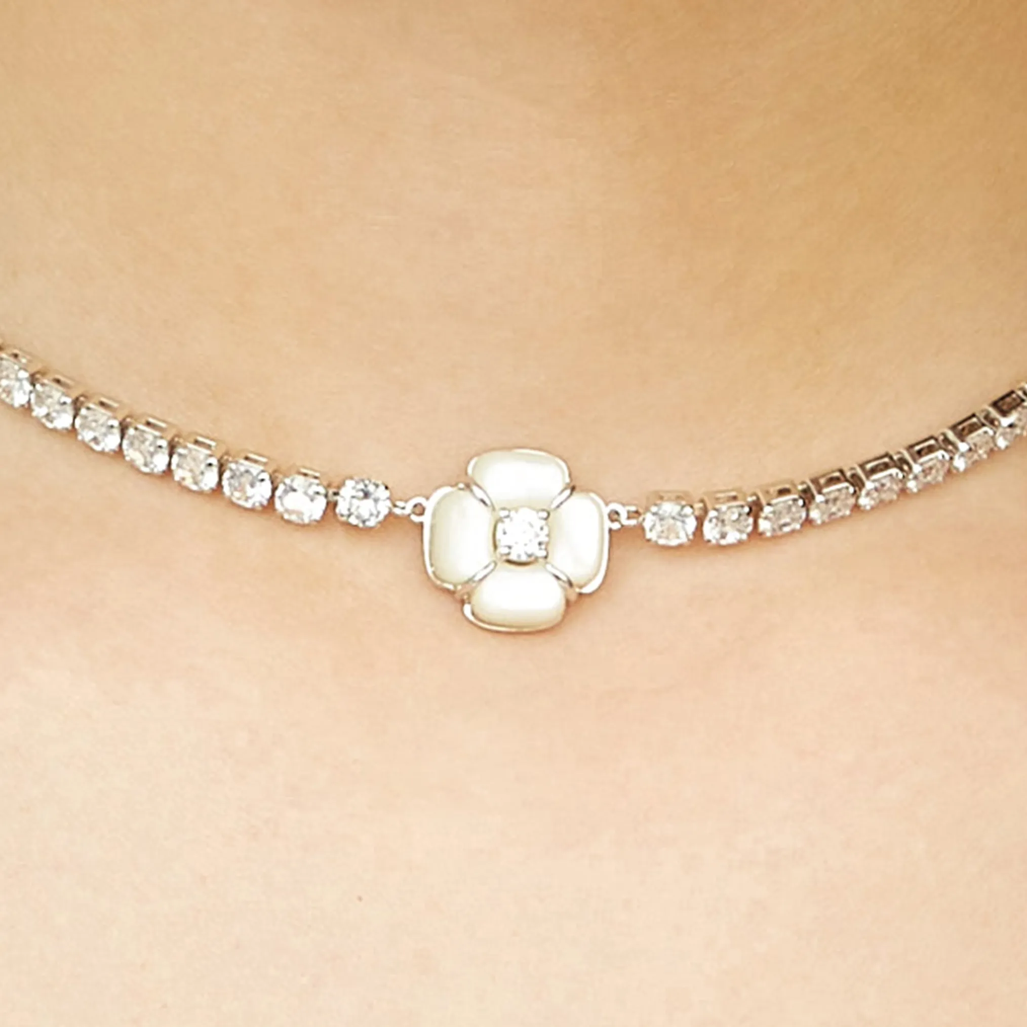 YVMIN X SHUSHUTONG / Natural Gemstone Chain Flower Short Necklace