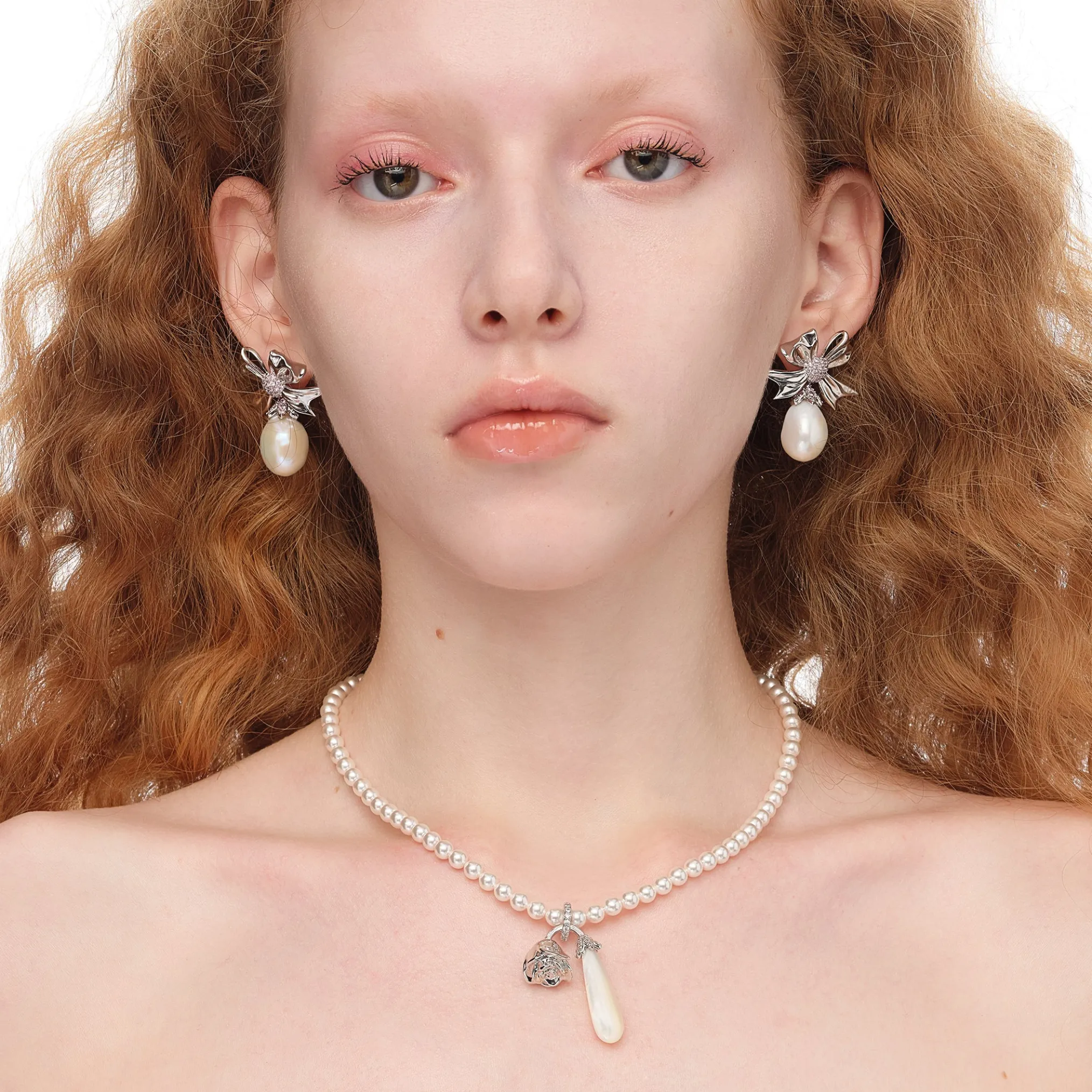 YVMIN X SHUSHUTONG / Baroque Pearl Bow Earring