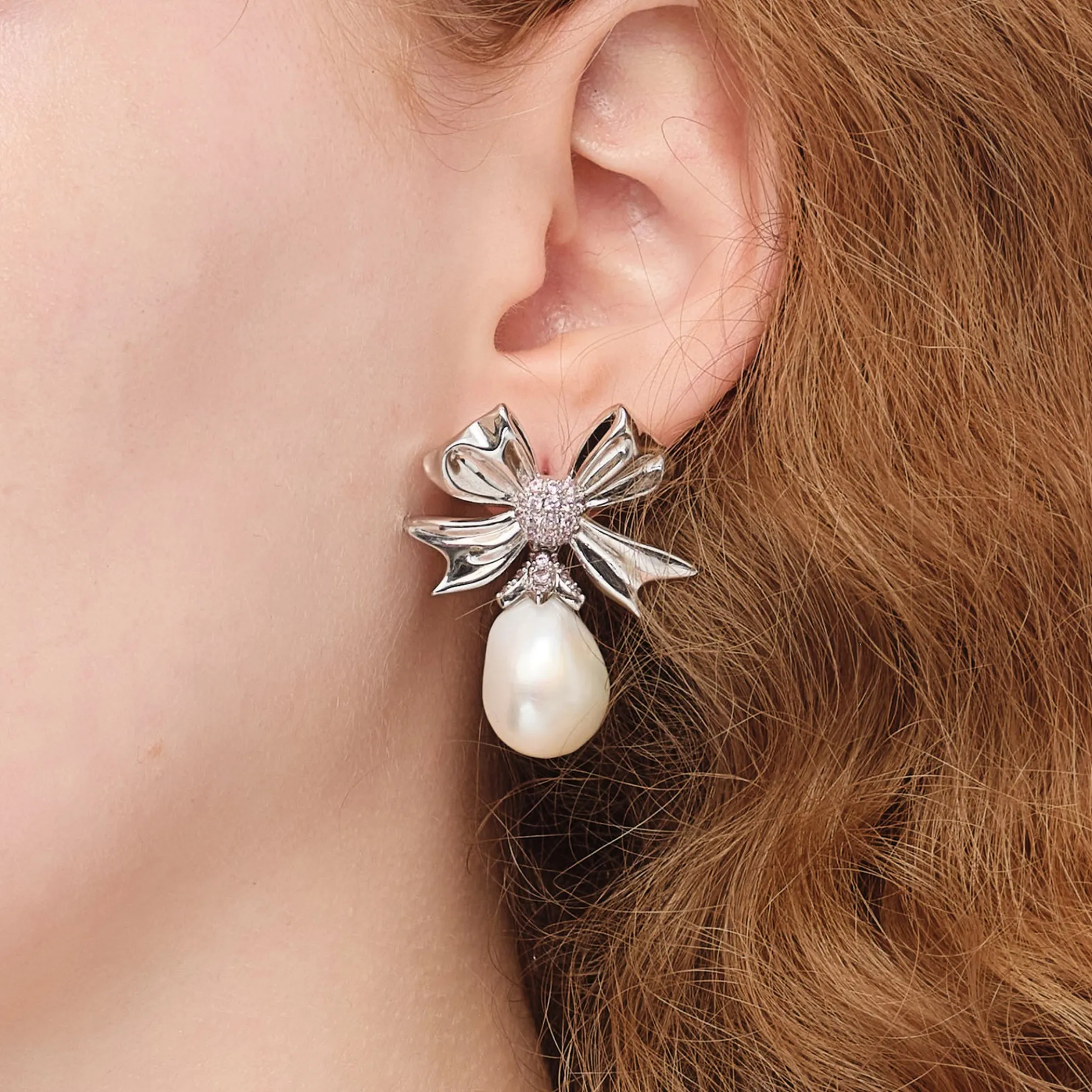 YVMIN X SHUSHUTONG / Baroque Pearl Bow Earring