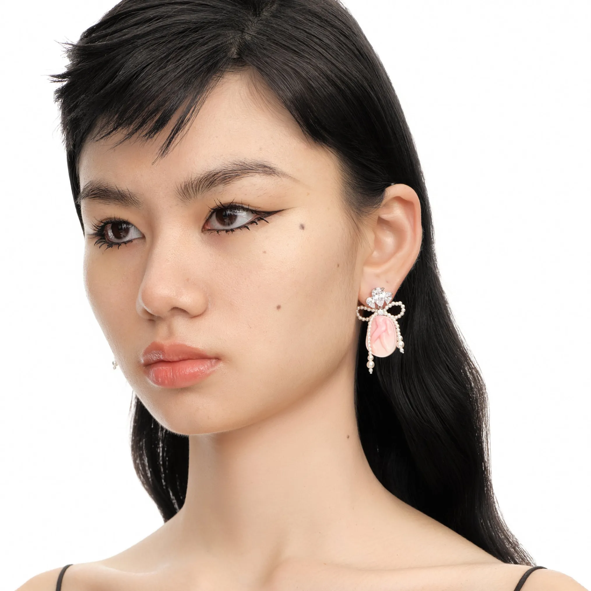 YVMIN X SHUSHUTONG / Pearl Bow Shell Earrings