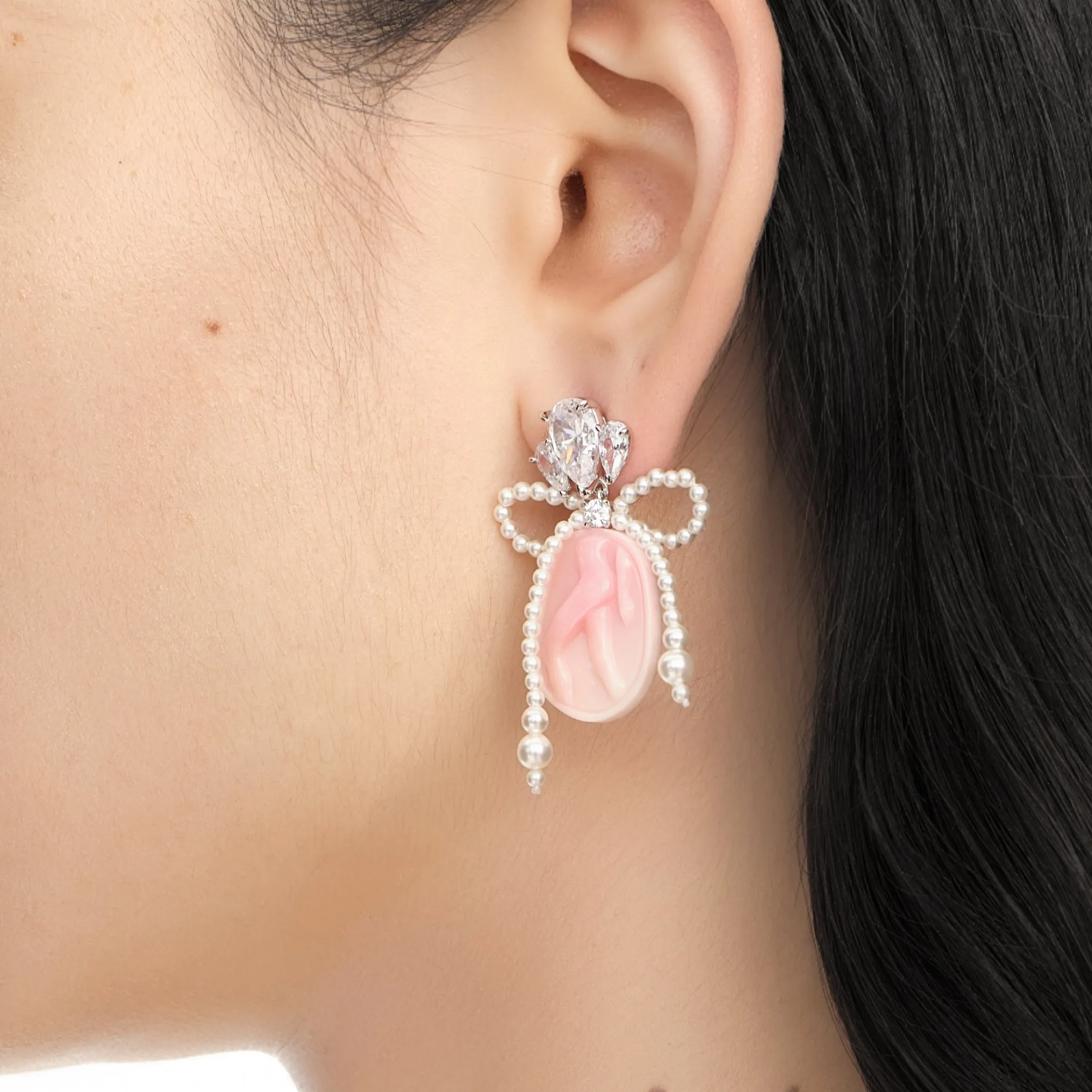 YVMIN X SHUSHUTONG / Pearl Bow Shell Earrings